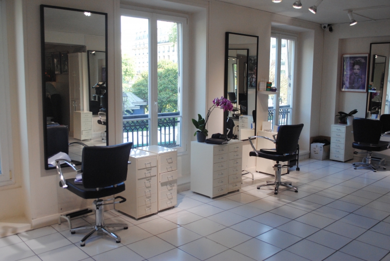 salon-coiffure-BEUIL-min_floor-home-office-property-living-room-room-781228-pxhere.com